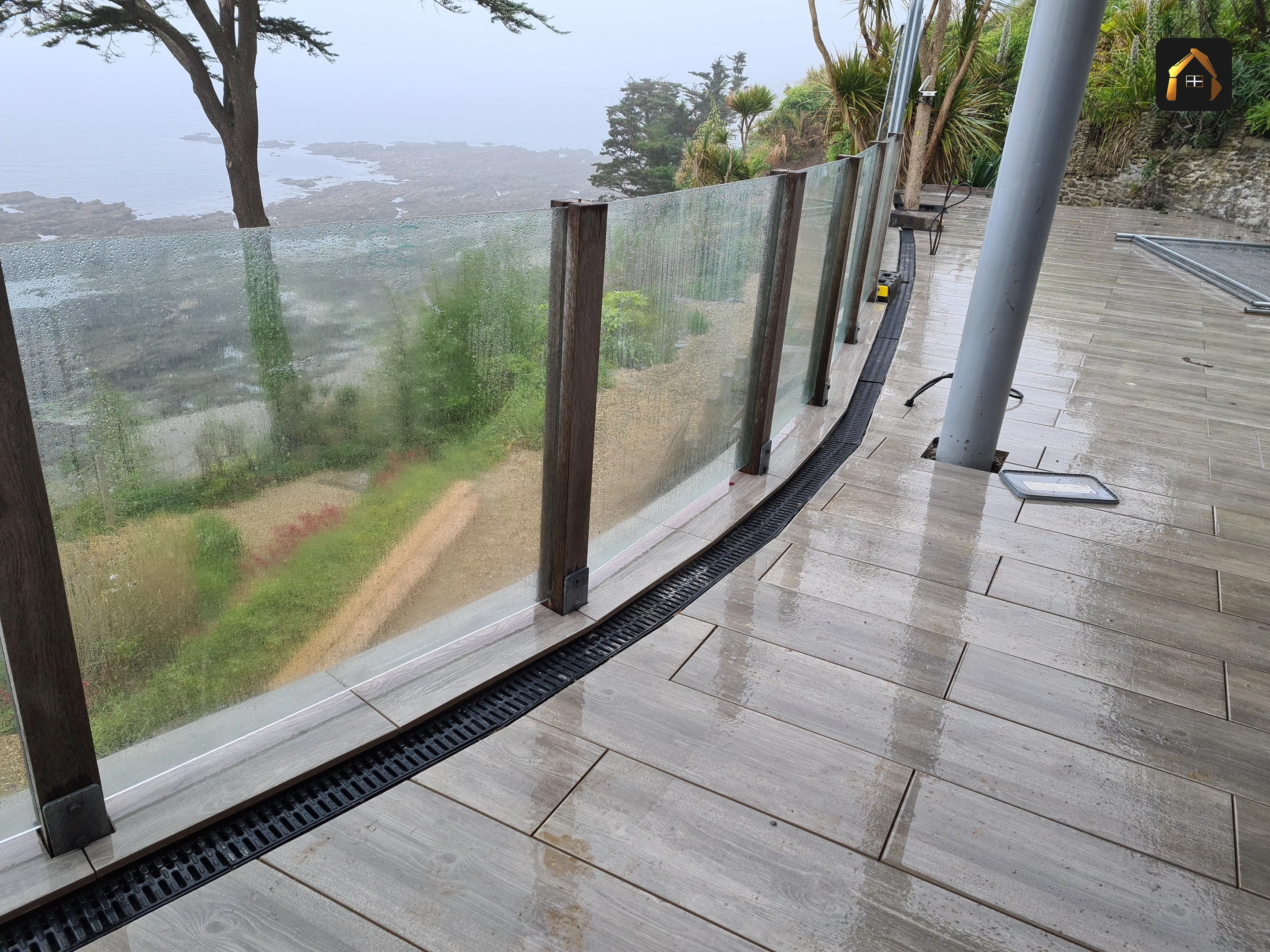 Completed glazed elevation and slate paving at a clifftop house in Looe