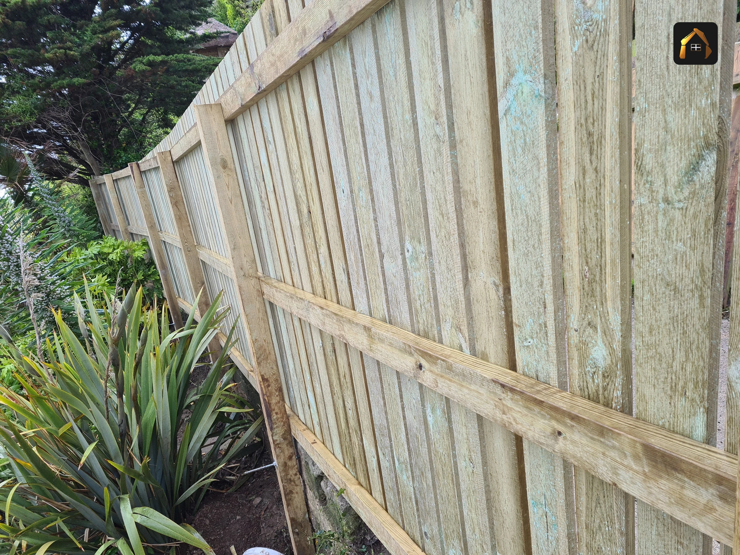Completed close board fence along the cliff path in Looe
