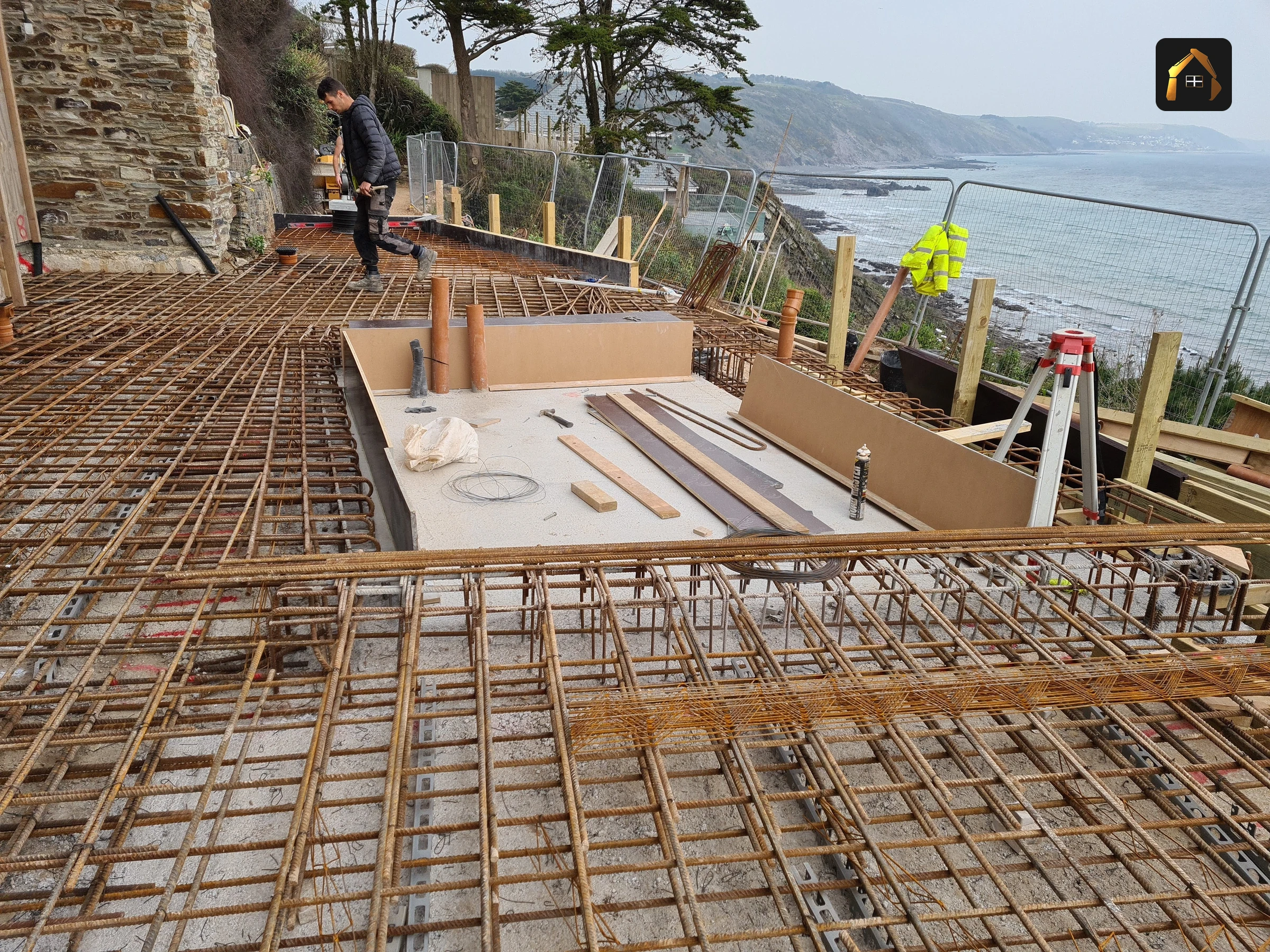 Reinforcement deck with the sea behind in Looe